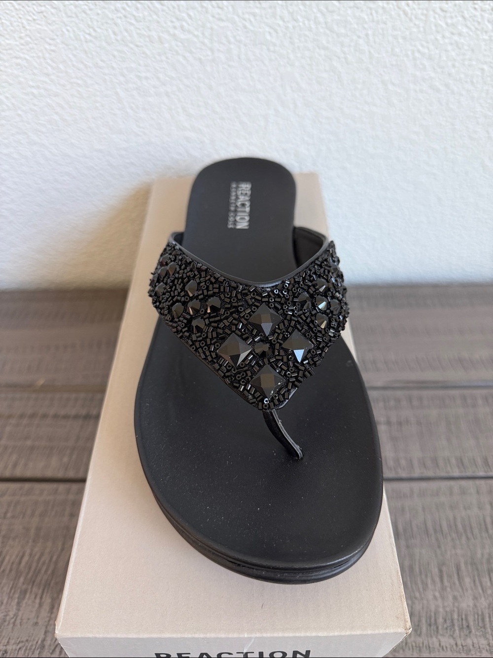 Reaction Kenneth Cole Women's Glamathon Flat Sandals NIB